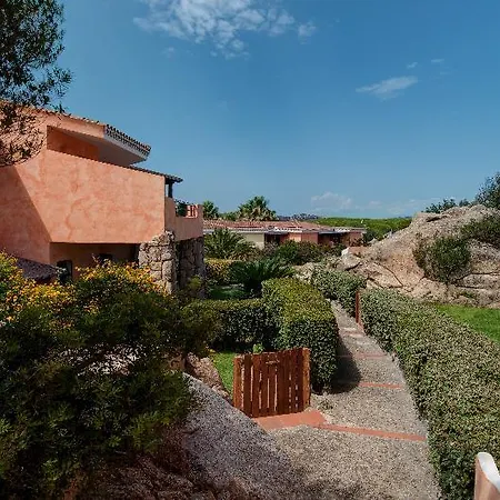 Aparthotel Village 4*